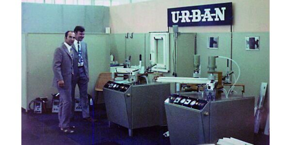 URBAN Maschinenbau - 1970 Endgültiger Durchbruch der Urban Schweißmaschinen auf der BAU in München