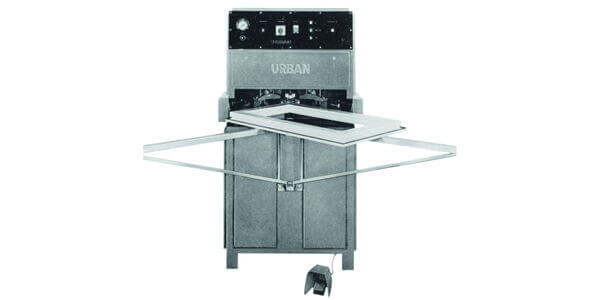 URBAN Maschinenbau - 1975 Urban präsentiert mit der SV 300 die erste Verputzmaschine