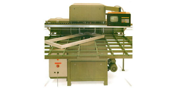 URBAN Maschinenbau - 1983 die erste CNC gesteuerte Verputzmaschine