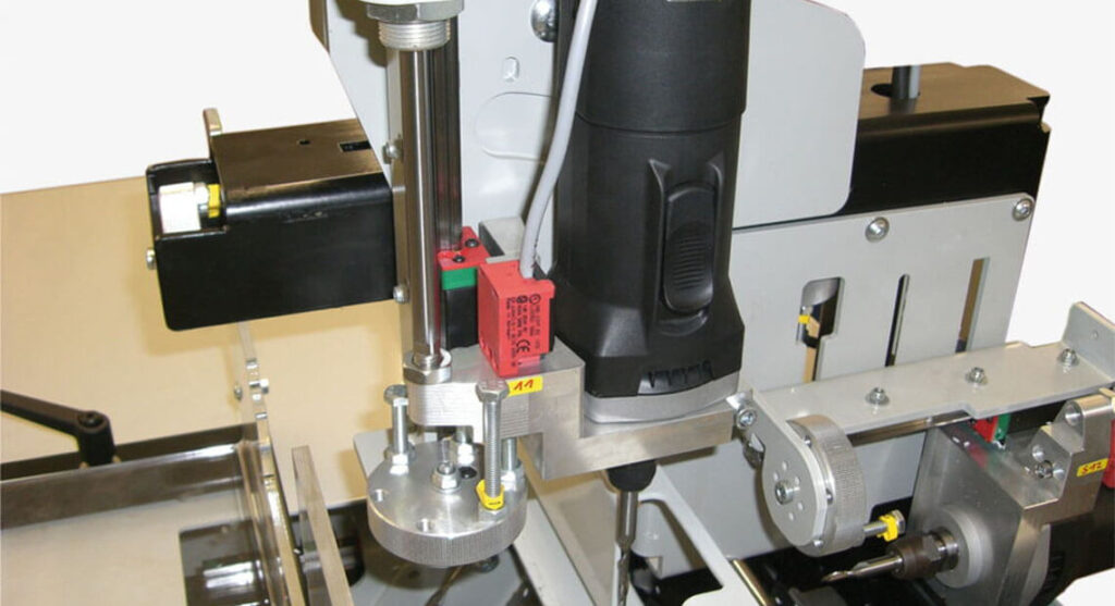 URBAN Maschinenbau - Drilling/milling unit at the top with 6-way turret stop