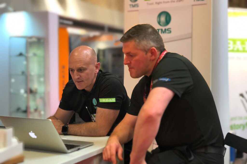 URBAN Maschinenbau - Messe UK TMS Mitarbeiter